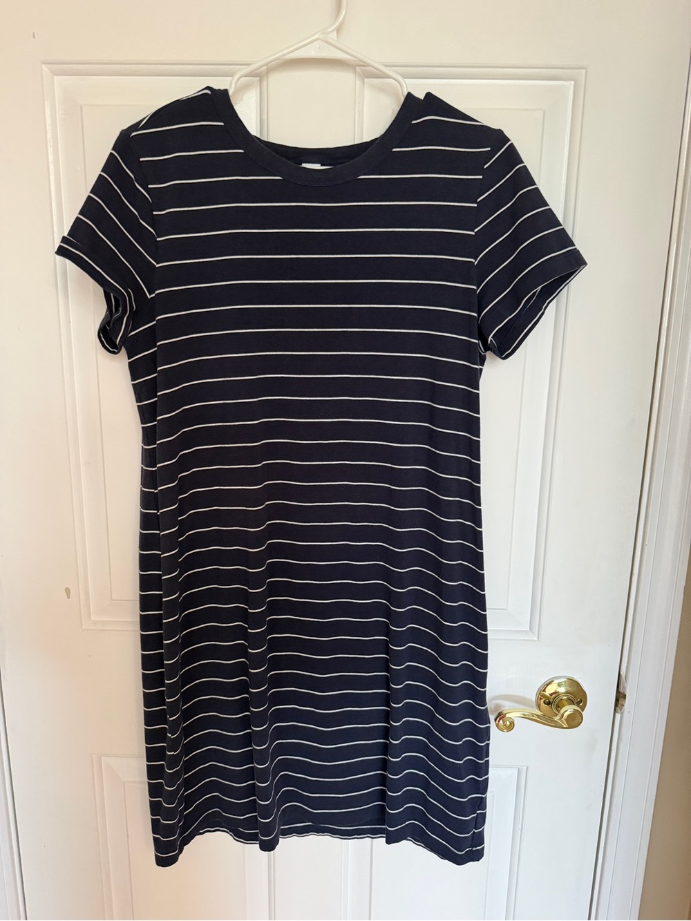 🩷 Old Navy’s Size L, Striped Short-Sleeve Navy and White T-Shirt Dress